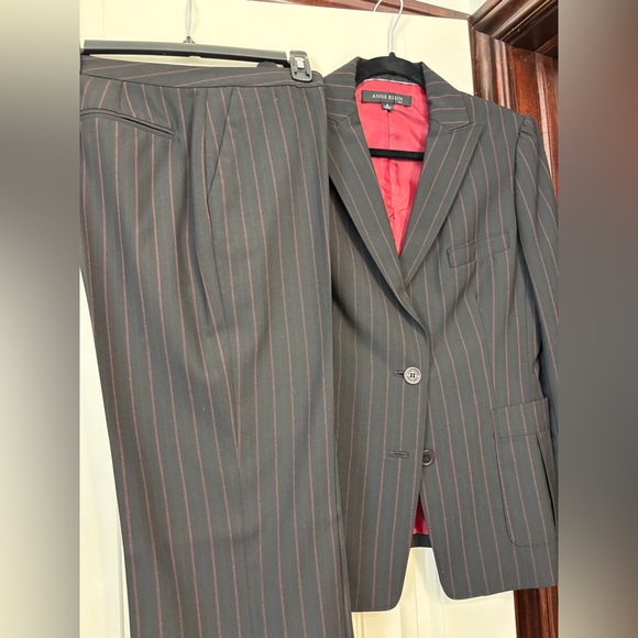 Like new Anne Klein Suit. Sz 6 - Picture 4 of 7